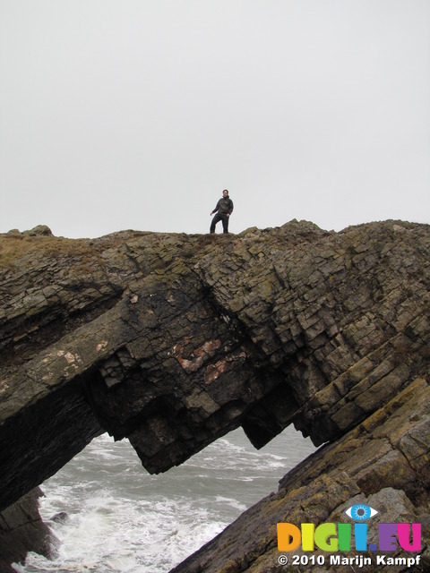 SX13355 Wouko on Devil's bridge on Worms Head